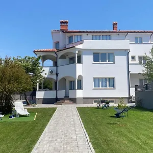 Mara Appartamento Pola